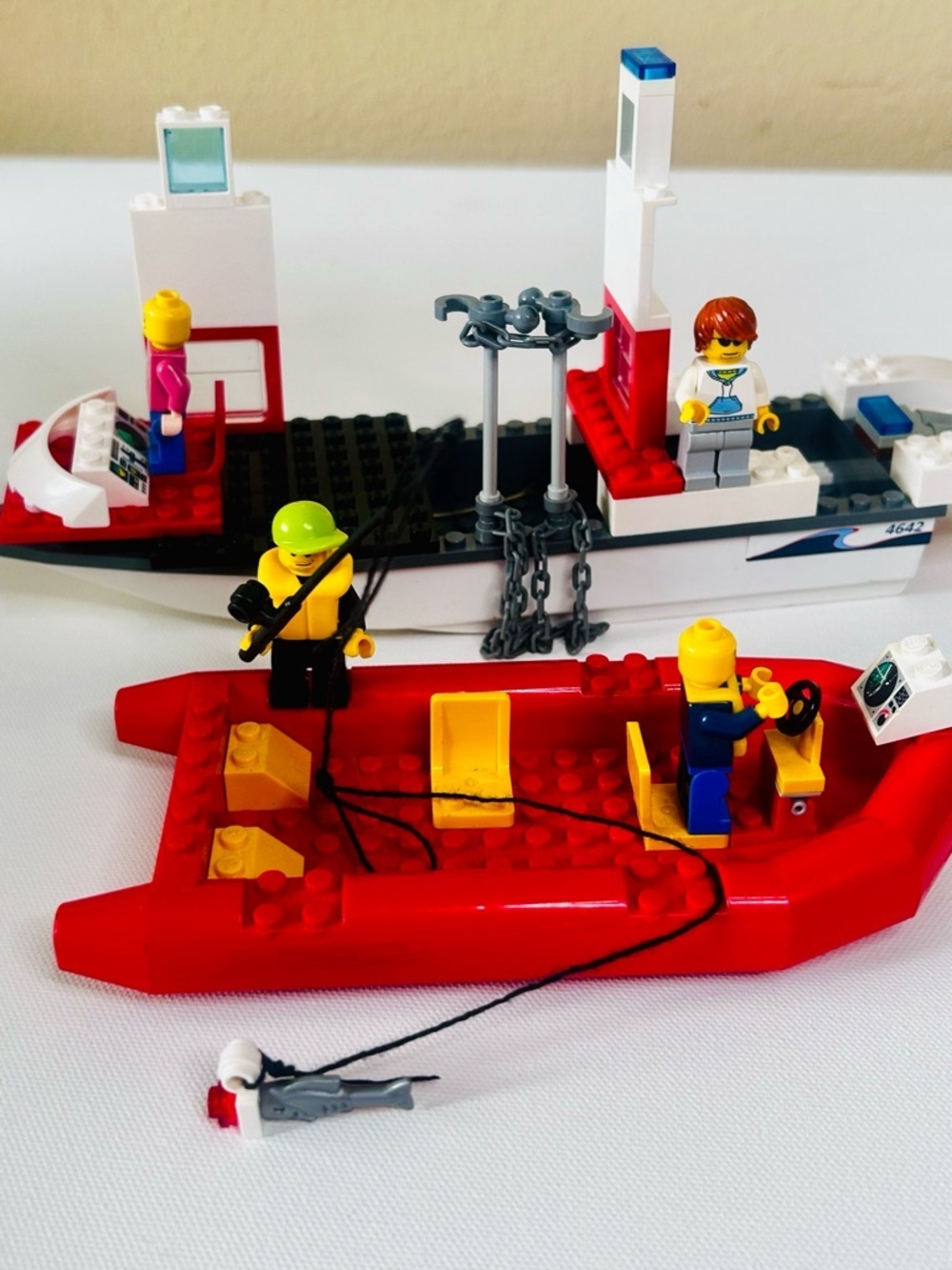 LEGO City Life Boat and Friends Fishing Rescue Red Boat 4 Figurines 4642
